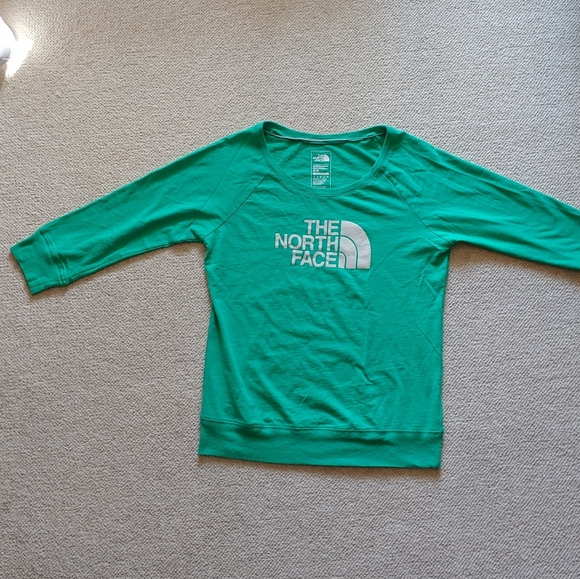 The NORTH FACE green 3/4 sleeve top - Picture 4 of 6